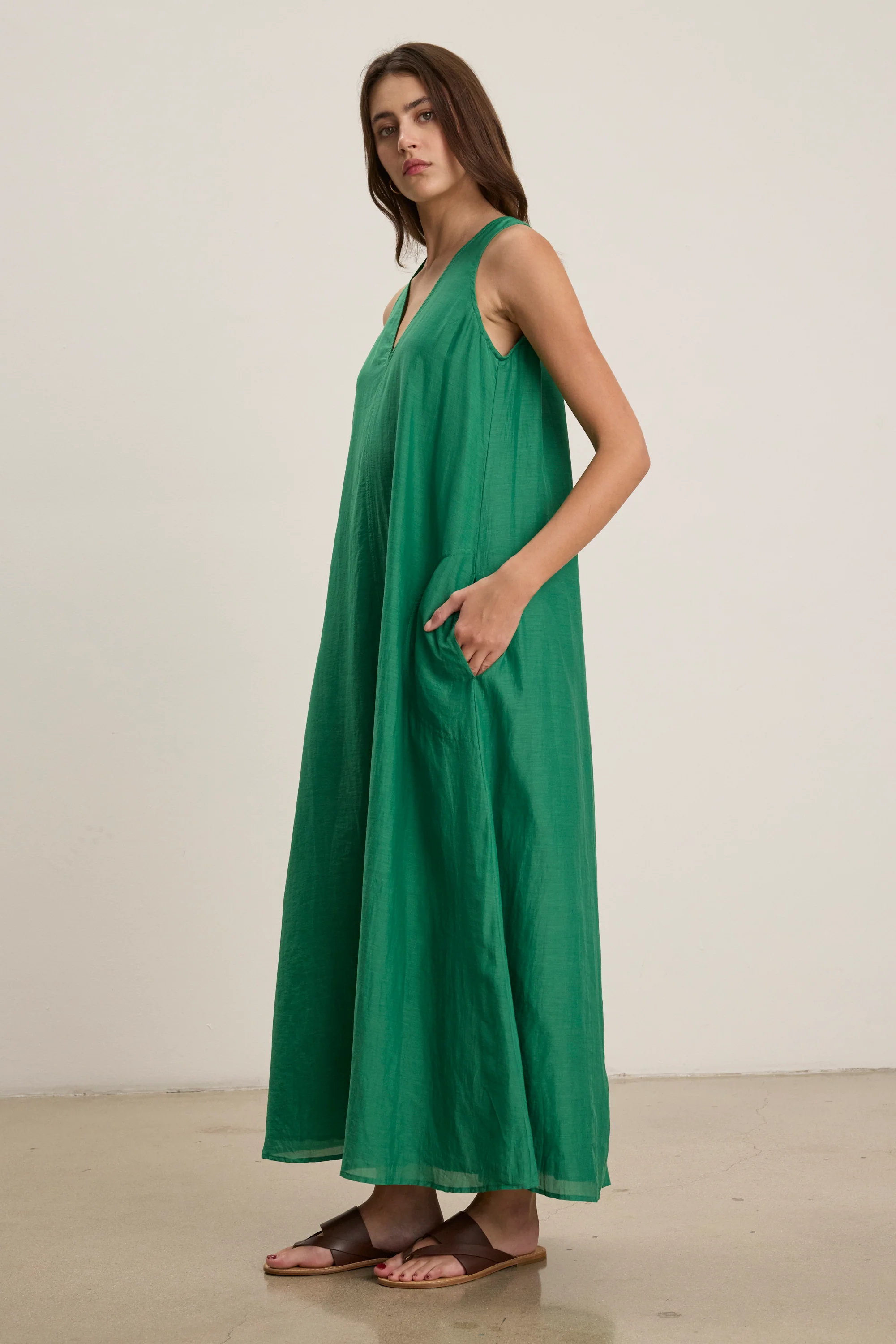 CAROL DRESS IN EMERALD - Image 2