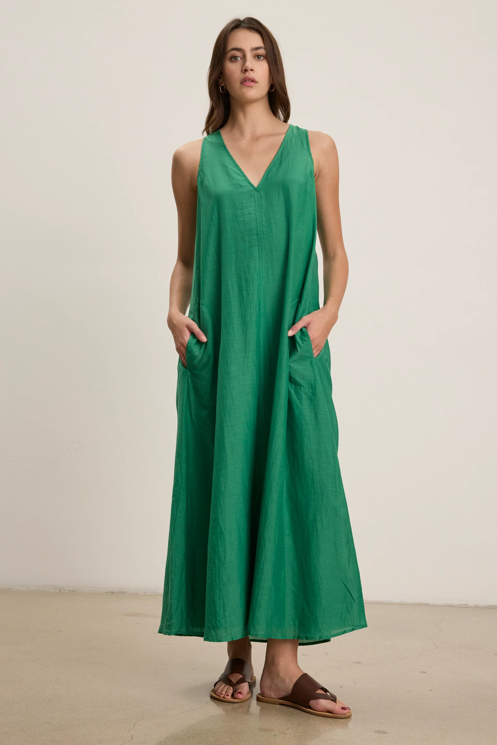 CAROL DRESS IN EMERALD - Image 4