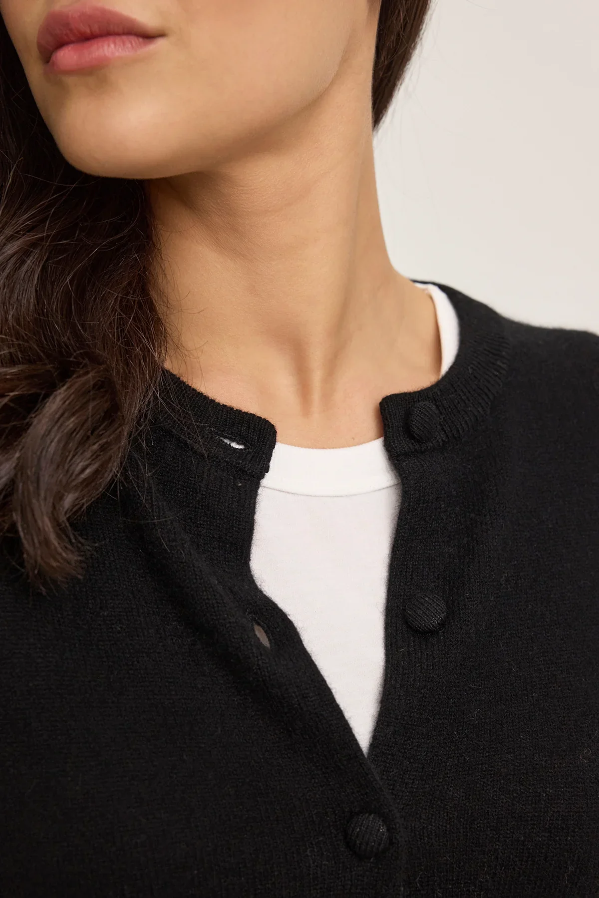 CHRICHET CARDIGAN IN BLACK - Image 2
