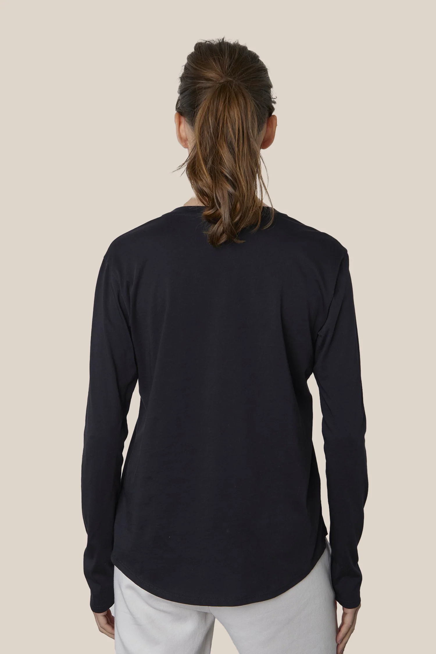 DANIELA WHISPER COTTON T-SHIRT IN BLACK - Image 3