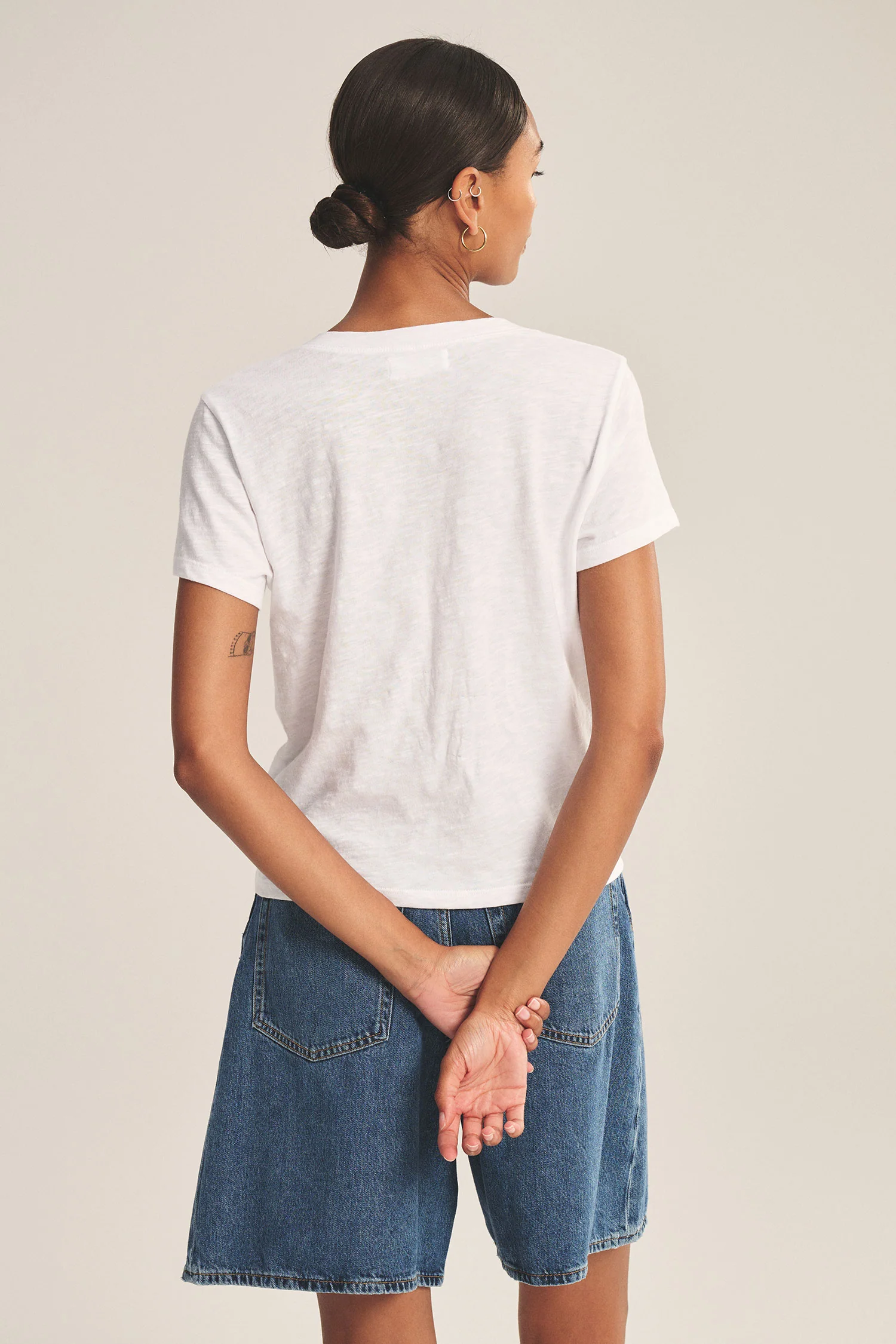 ELISHA T-SHIRT IN WHITE - Image 7