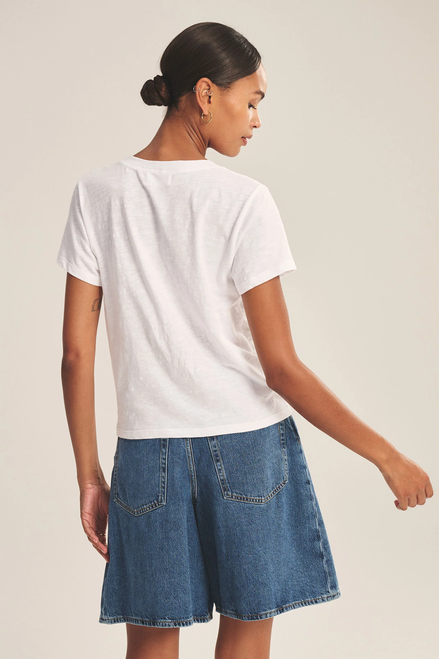 ELISHA T-SHIRT IN WHITE - Image 8