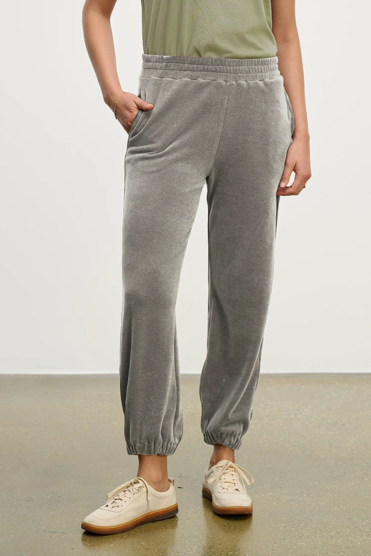 ESSIE JOGGER IN HEATHER GREY