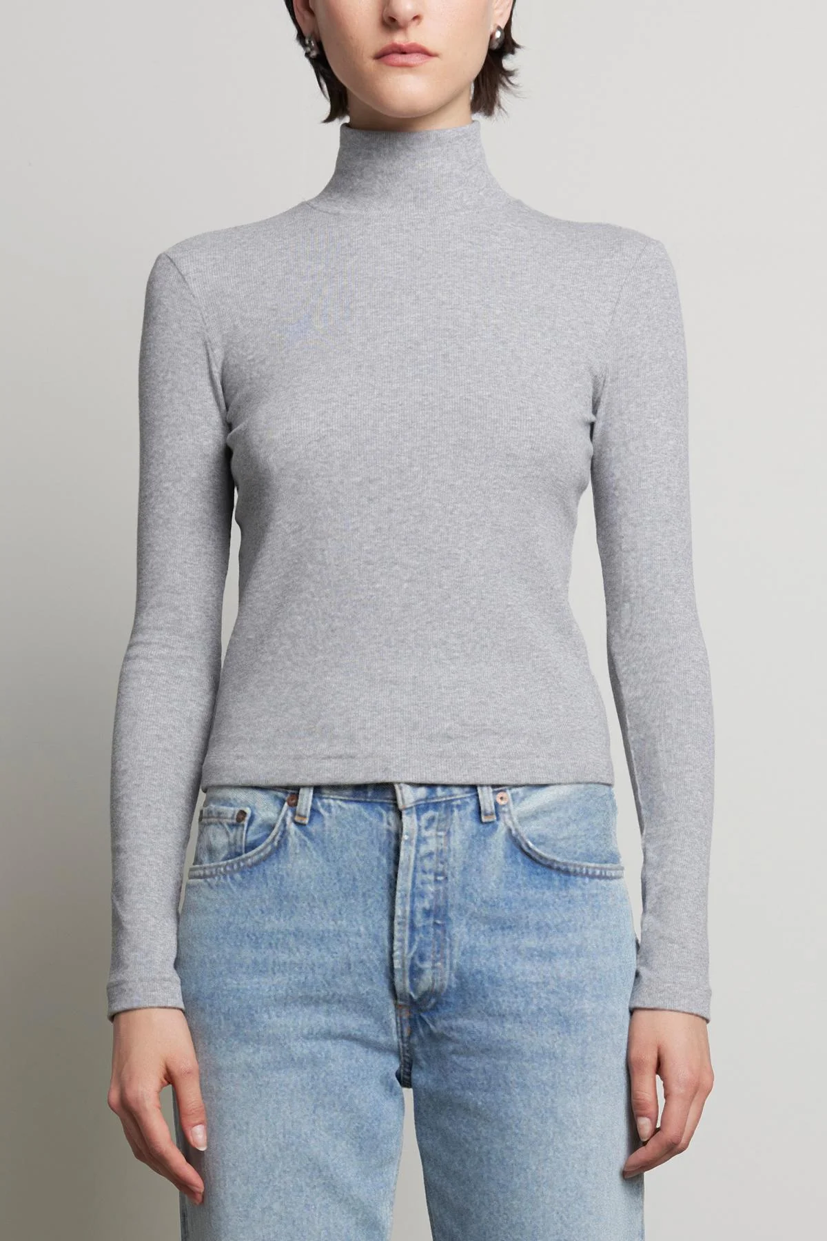 HELM TURTLENECK IN HEATHER GREY