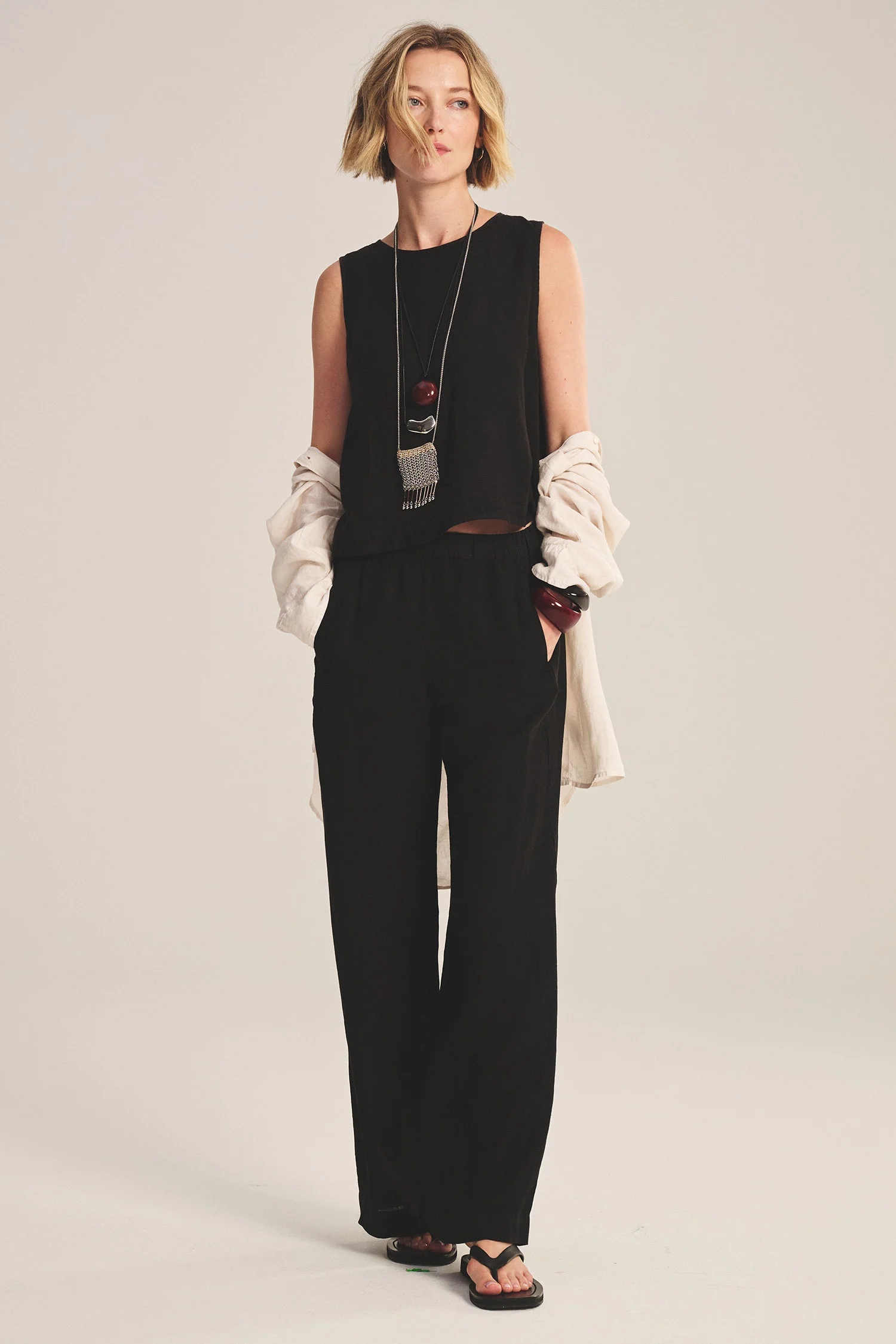MAXINE LINEN TOP IN BLACK - Image 2
