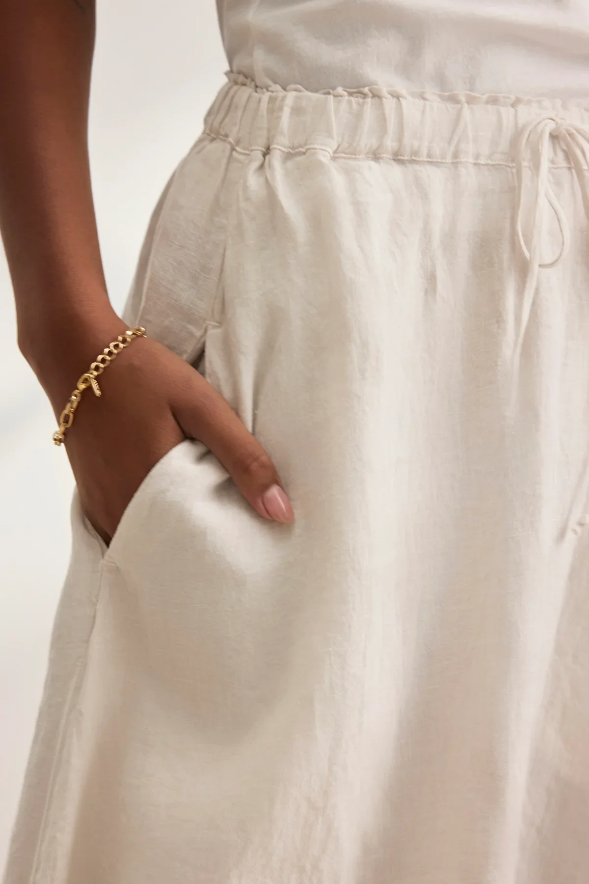 MEMPHIS SKIRT IN BEACH - Image 4