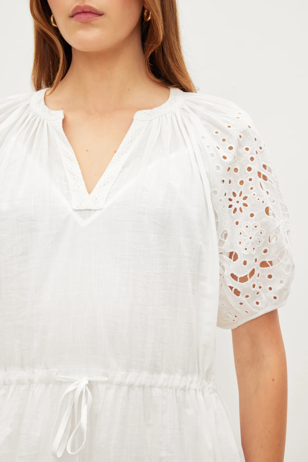 NADIA EMBROIDERED COTTON LACE DRESS IN ECRU - Image 4