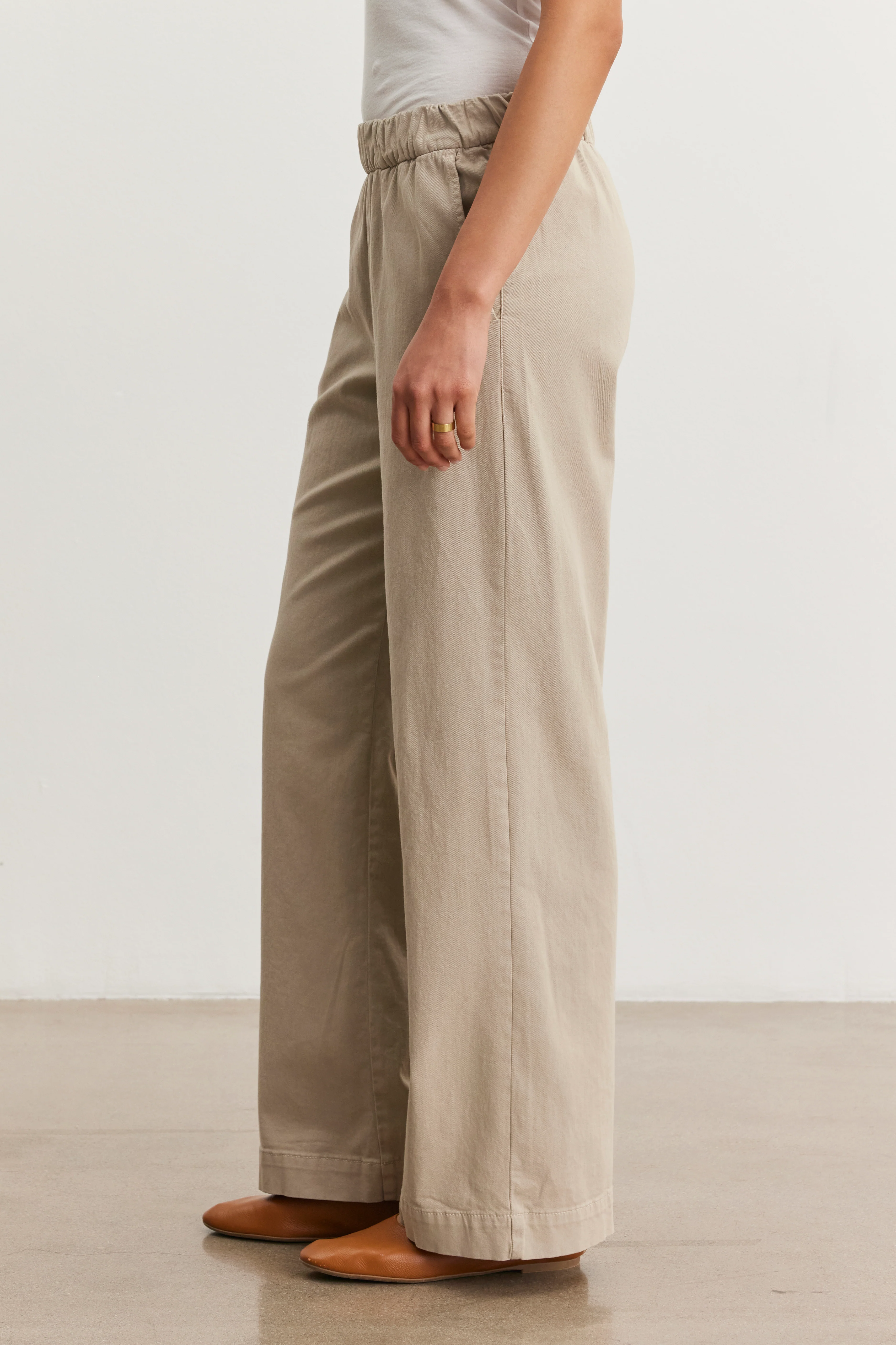NAYA TROUSER IN OYSTER - Image 3