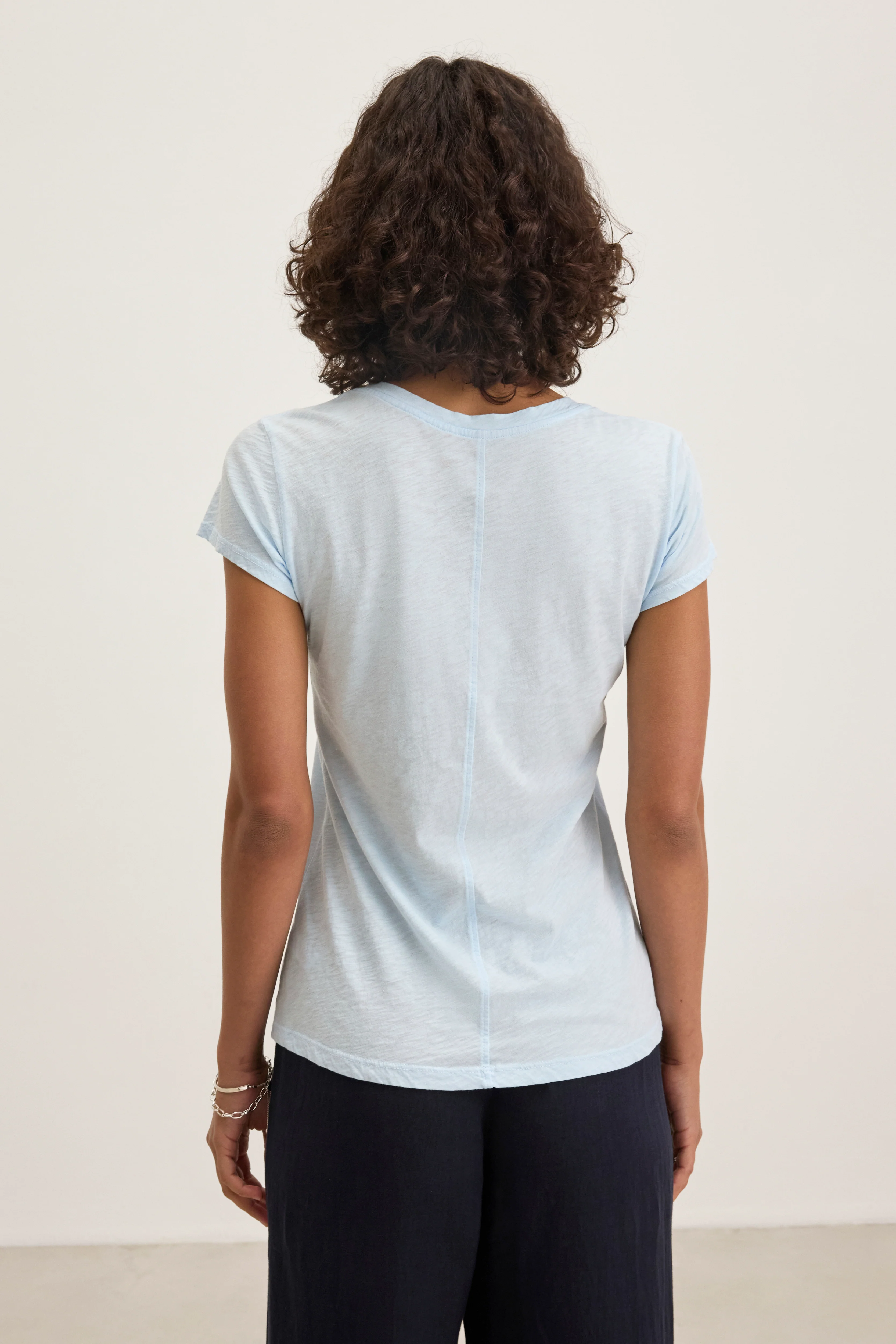 ODELIA COTTON CREW NECK T-SHIRT IN CAPRI - Image 3