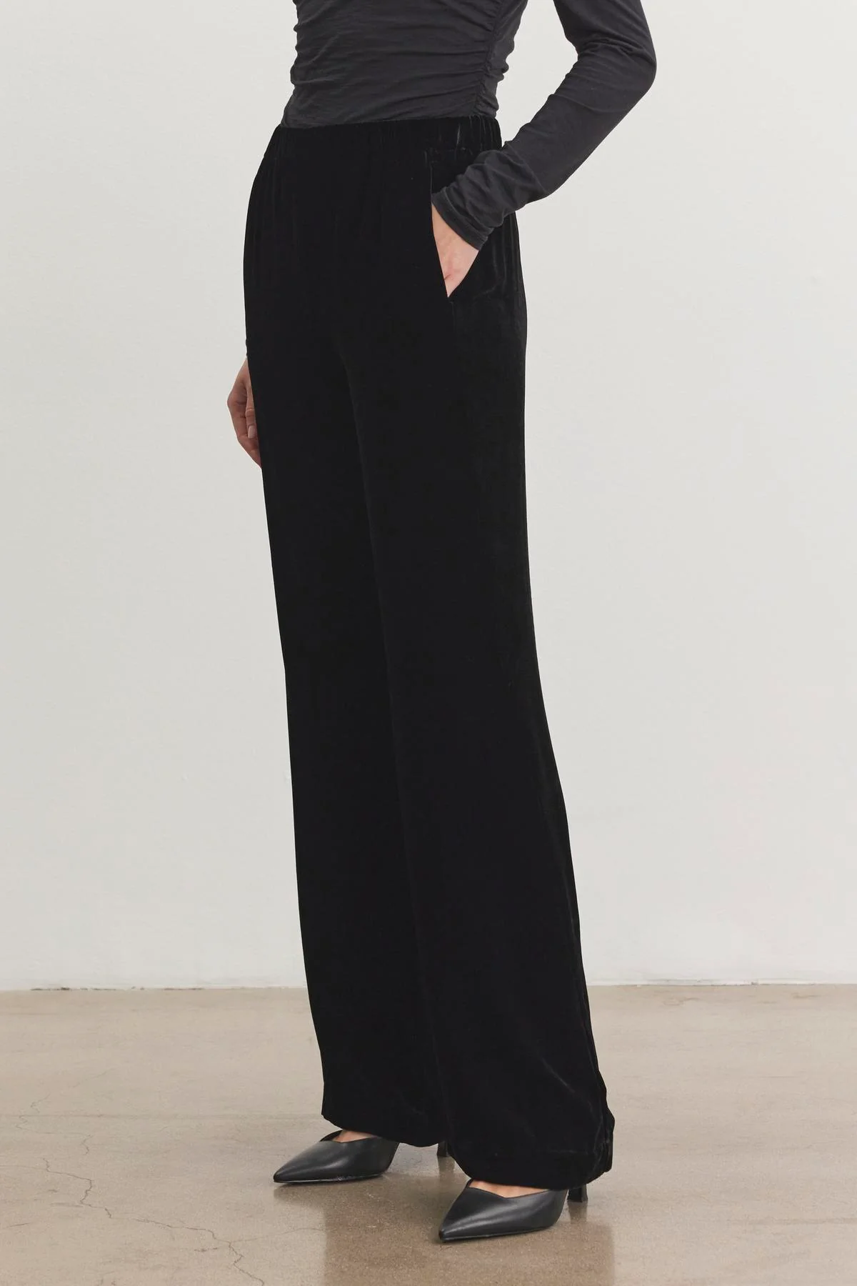SORINE SILK VELVET TROUSER IN BLACK - Image 3