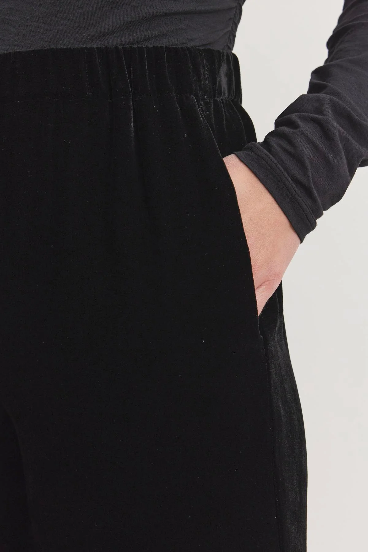 SORINE SILK VELVET TROUSER IN BLACK - Image 5