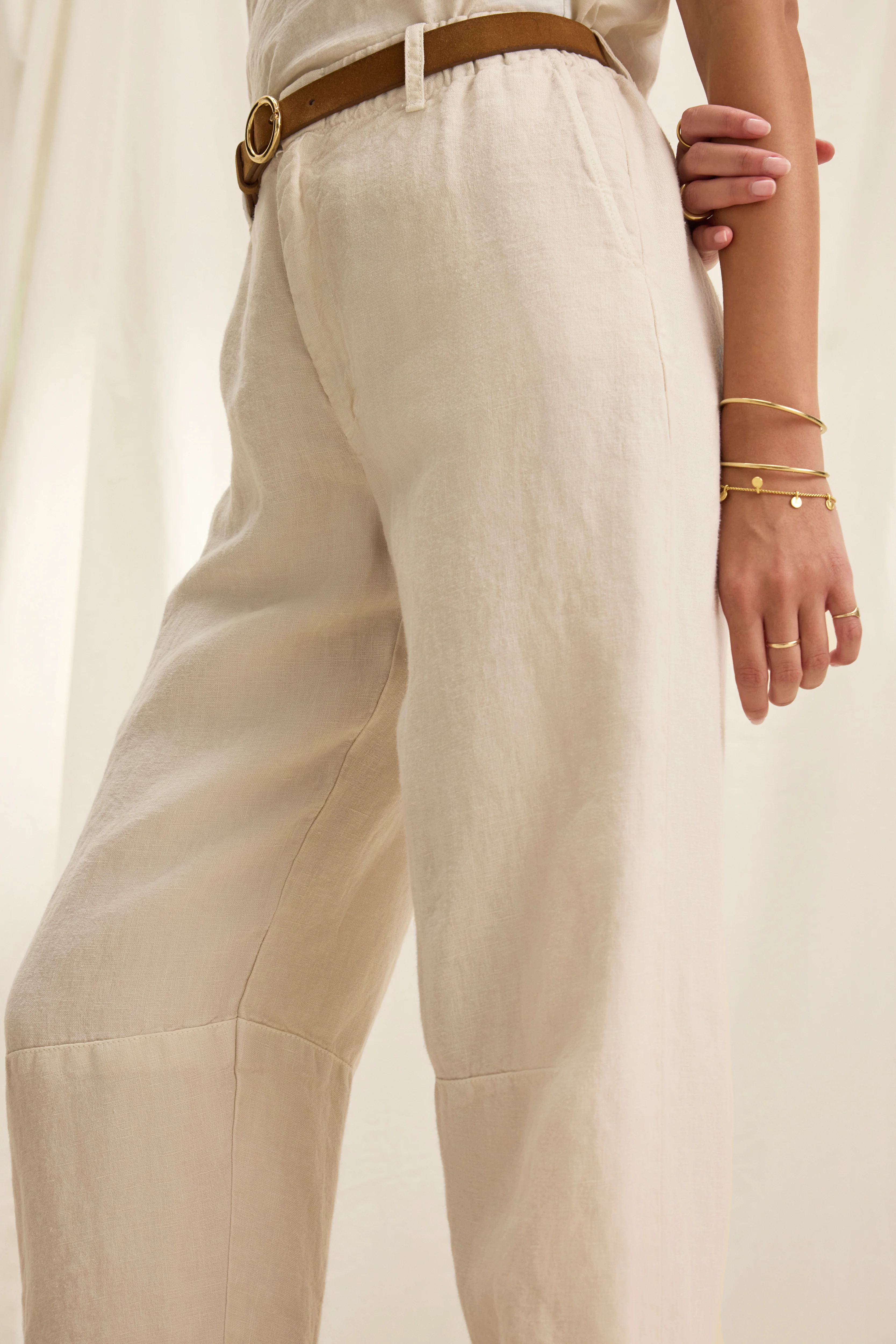TAYLOR HEAVY LINEN TROUSER IN BISQUE - Image 4
