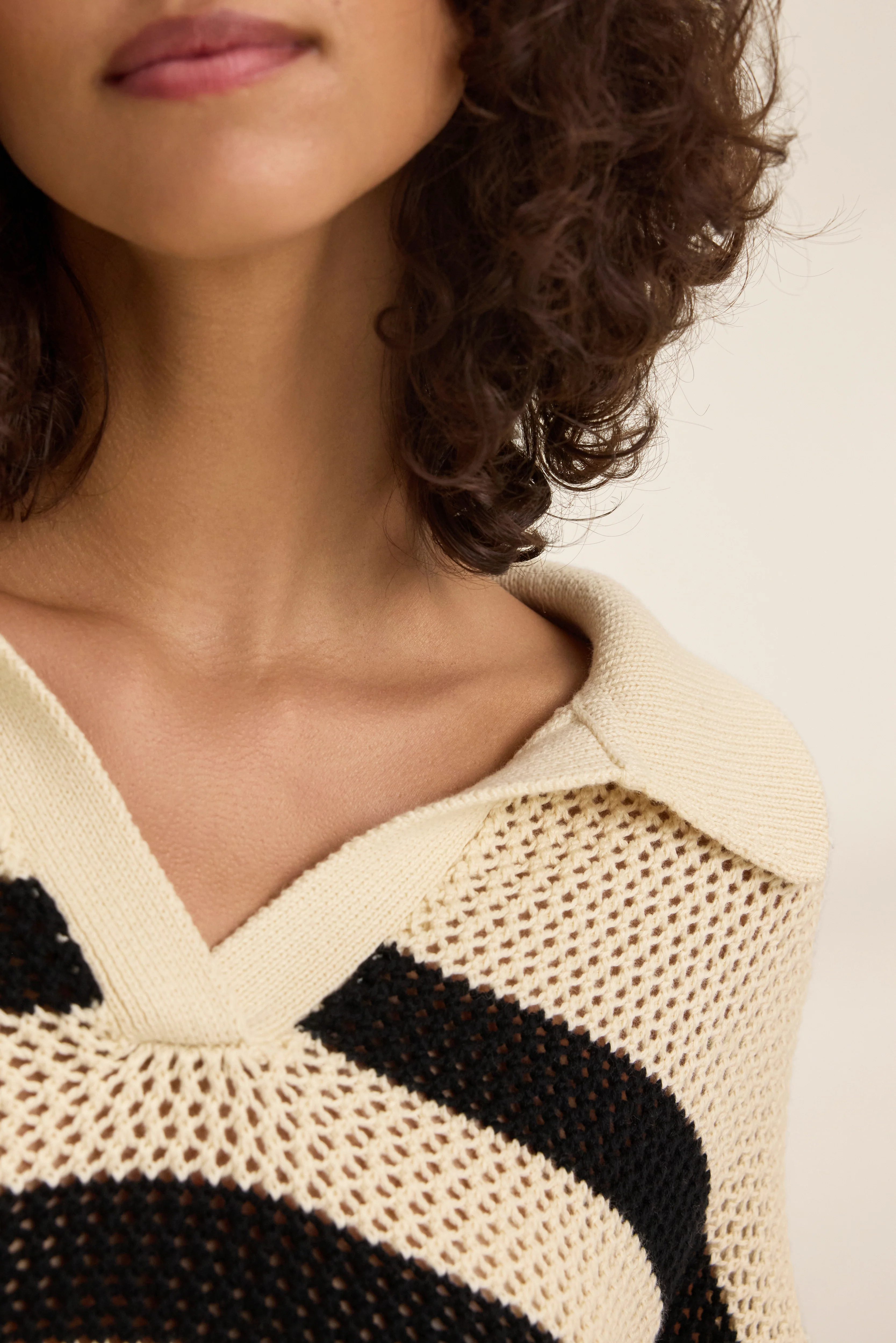 YORK COTTON CASHMERE MESH SWEATER POLO IN CREAM - Image 4