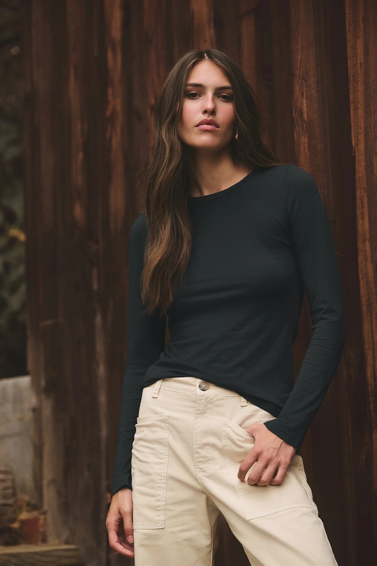 ZOFINA WHISPER CLASSIC T-SHIRT IN BLACK - Image 2